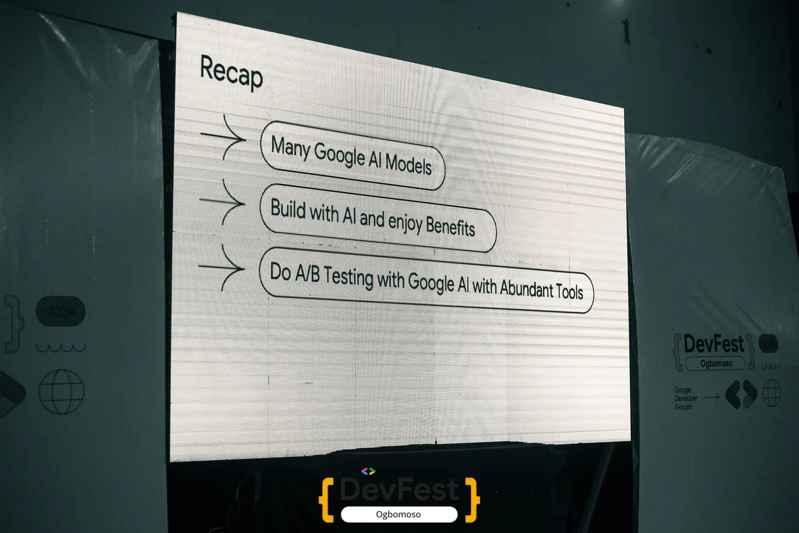 A speaker's session recap on the projector screen